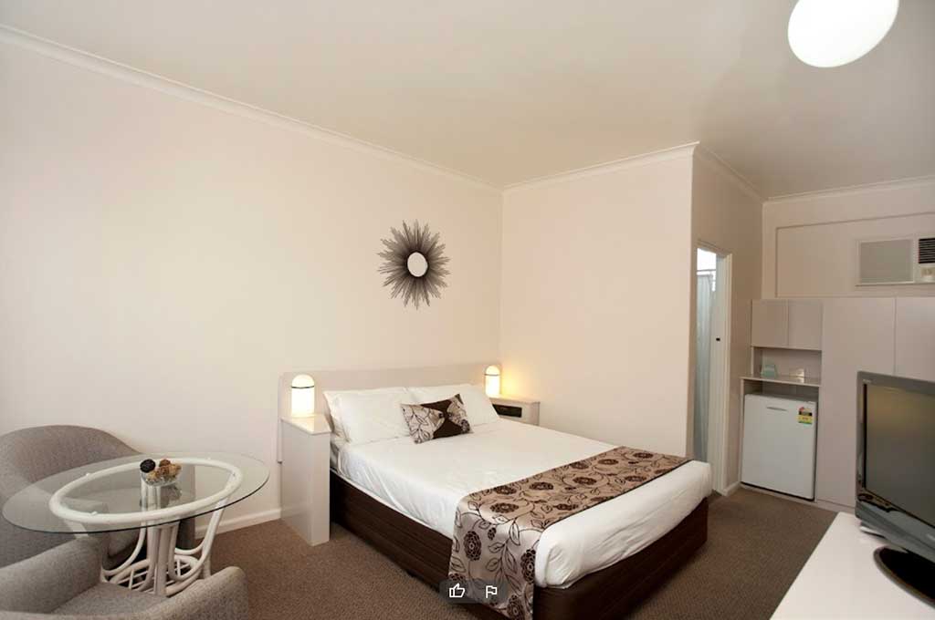 Pacific Motel Gallery 01