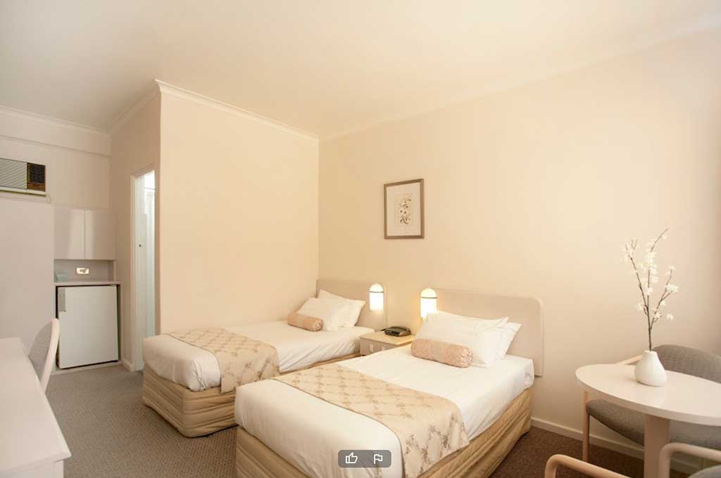 Pacific Motel Gallery 04